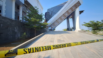 Atap Bangunan Teras KPT Brebes Ambruk, Diduga Akibat Kelalaian Pekerja saat Perbaikan