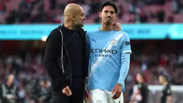 Pelatih Manchester City Pep Guardiola dan Tijjani Reijnders