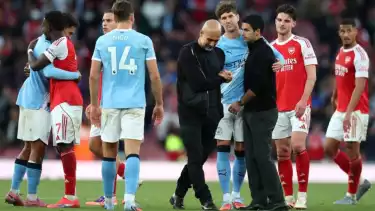 Pep Guardiola dan Mikel Arteta kelar laga Arsenal vs Man City di Liga Inggris 2025-2026