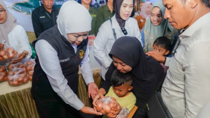 Pasar Murah di Pacet, Mojokerto Diserbu Warga, Gubernur Khofifah: Ringankan Beban Masyarakat, Dekatkan Akses Bahan Pokok Terjangkau