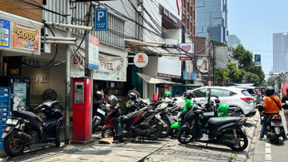 Nasib Trotoar di Jakarta, Dikuasai Pedagang Kaki Lima hingga Parkir Kendaraan