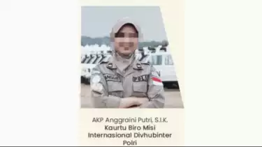 Sosok diduga Kompol Anggraini Putri saat menjadi perwakilan Polwan Indonesia