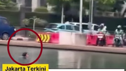 Viral Wanita Nekat Renang di Kolam Patung Kuda di Siang Bolong, Ternyata Dia...