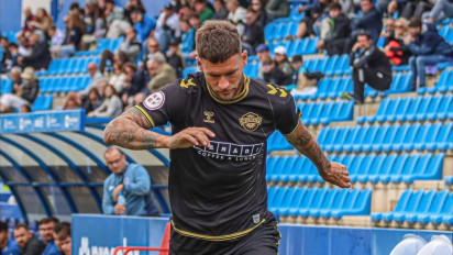 Tubuhnya Dipenuhi Tato hingga Berasal dari Negara Islamophobia, Pesepakbola Jerman Ini Mantap Jadi Mualaf Usai Masuk Masjid