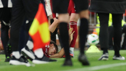 Arne Slot Siap Andalkan Wataru Endo sebagai Bek Tengah Setelah Giovanni Leoni Cedera ACL