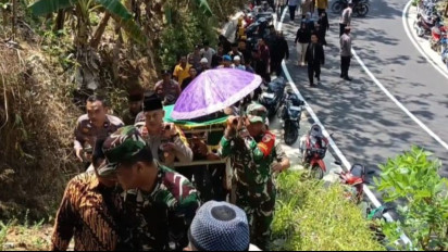 Cari Pelaku Penyerangan Satu Keluarga, Petugas Polres Pacitan Sisir Hutan di Pacitan