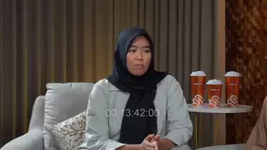 Wulan Wustika, pendamping anak angkat dan keponakan Kiai MR