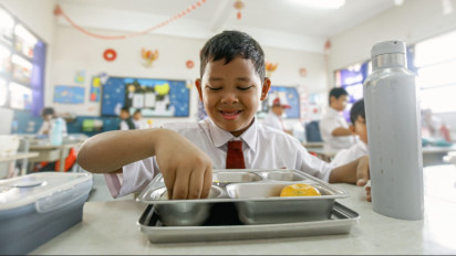 Menu MBG Telur Dadar dan Sayur Jagung, Dapat Respons Begini dari Siswa SDN 04 Cipinang