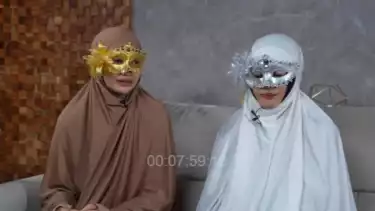 Keponakan dan anak angkat Kiai MR ceritakan kronologi lengkap aksi pencabulan tokoh agama di Bekasi tersebut.