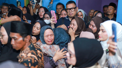 Air Mata Selimuti Pemulangan Jenazah TKW Asal Lampung, Putri Zulkifli dan Uya Kuya Ikut Dampingi Pahlawan Devisa