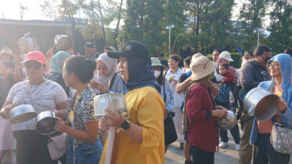 Emak-emak di Yogyakarta Turun ke Jalan Bawa Perabotan Masak, Resah Kasus Keracunan MBG Menimpa Anak