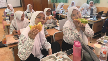 BGN Izinkan Burger dan Spagetti Jadi Menu MBG: Biar Anak Enggak Bosen