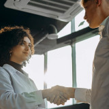 Karier Melejit! 5 Weton Ini Diramal Naik Jabatan dan Ketiban Proyek Besar pada Tanggal 15 April 2026