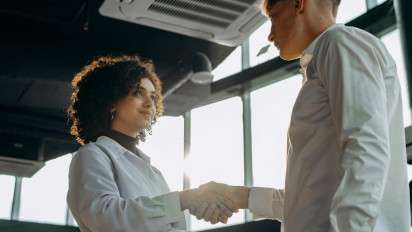 Karier Melejit! 5 Weton Ini Diramal Naik Jabatan dan Ketiban Proyek Besar pada Tanggal 15 April 2026