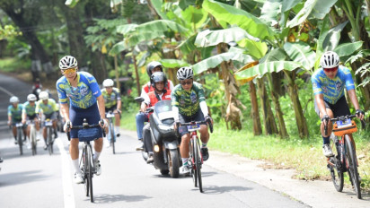 Pembalap 69 Tahun Tantang Puncak Ijen di Blue Fire KOM 2025