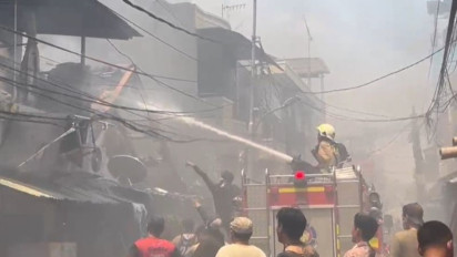 Insiden Kebakaran di Permukiman di Jakbar, Api Meluas ke RW Sebelah, Petugas Kesulitan karena Sumber Air Sulit