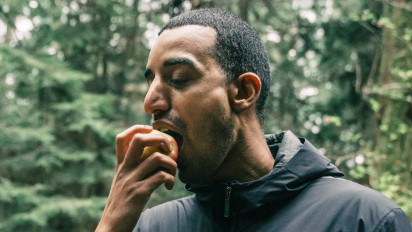 Makan Sebelum Shalat Bikin Wudhu Batal? Ustaz Adi Hidayat Tegaskan Kalau Hukumnya...