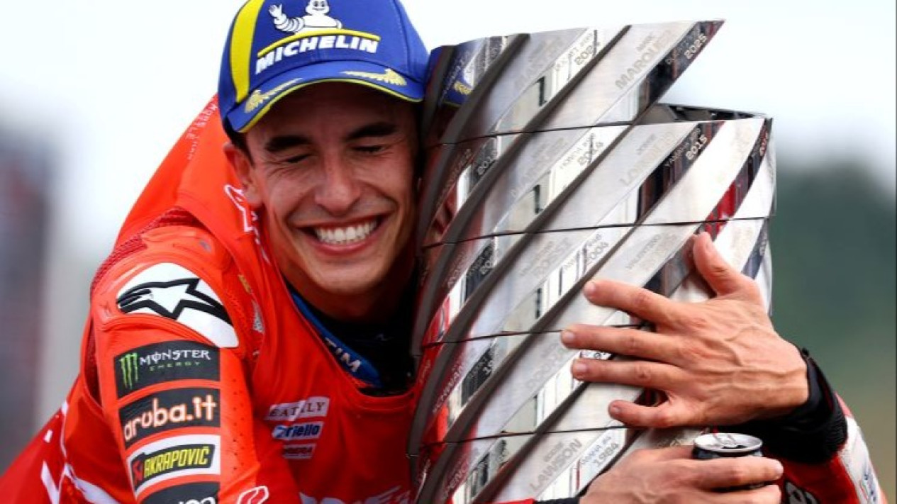 Kebiasaan Tak Biasa Marc Marquez Jelang Balapan, Juara Dunia MotoGP 2025 itu Selalu Bawa Pakaian Dalam Warna Ini
            - galeri foto