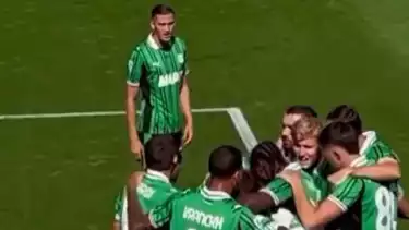 Jay Idzes menolak selebrasi saat membela Sassuolo jadi sorotan publik Eropa.