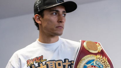 Tinju Dunia: Rafael Espinoza Resmi Hadapi Arnold Khegai di Perebutan Gelar Juara Dunia Kelas Bulu WBO