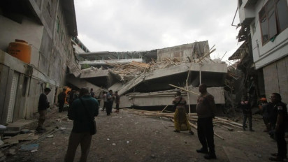 Ratusan Santri Terjebak Reruntuhan Ambruknya Musala Ponpes Al Khoziny, BPBD Kerahkan Ekskavator Evakuasi Korban 