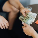 Rezeki Nomplok, 5 Weton Ini Diprediksi Mandi Uang pada Sabtu Pon 11 April 2026, Anda Termasuk?