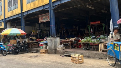Pedagang Sayur di Pasar Minggu Keluhkan Sepi Pembeli, Omzet Menurun-Barang Dagangan Tak Habis