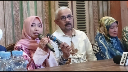 2 Permohonan Istri Diplomat Arya Daru, Merasa Tak Rela Jika Mendiang Suami Selalu...