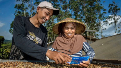 Konsisten Berdayakan UMKM Antar BRI Raih Penghargaan Pilar Sosial Katadata ESG Index Awards 2025