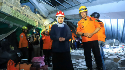 Gubernur Khofifah Maksimalkan Evakuasi Korban Ambruknya Musala Ponpes Al-Khoziny Sidoarjo Sampai Tuntas