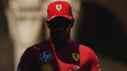 Lewis Hamilton Bawa Kabar Duka, Tiba-tiba Umumkan Kabar Kematian Roscoe Setelah Empat Hari Dirawat Intensif