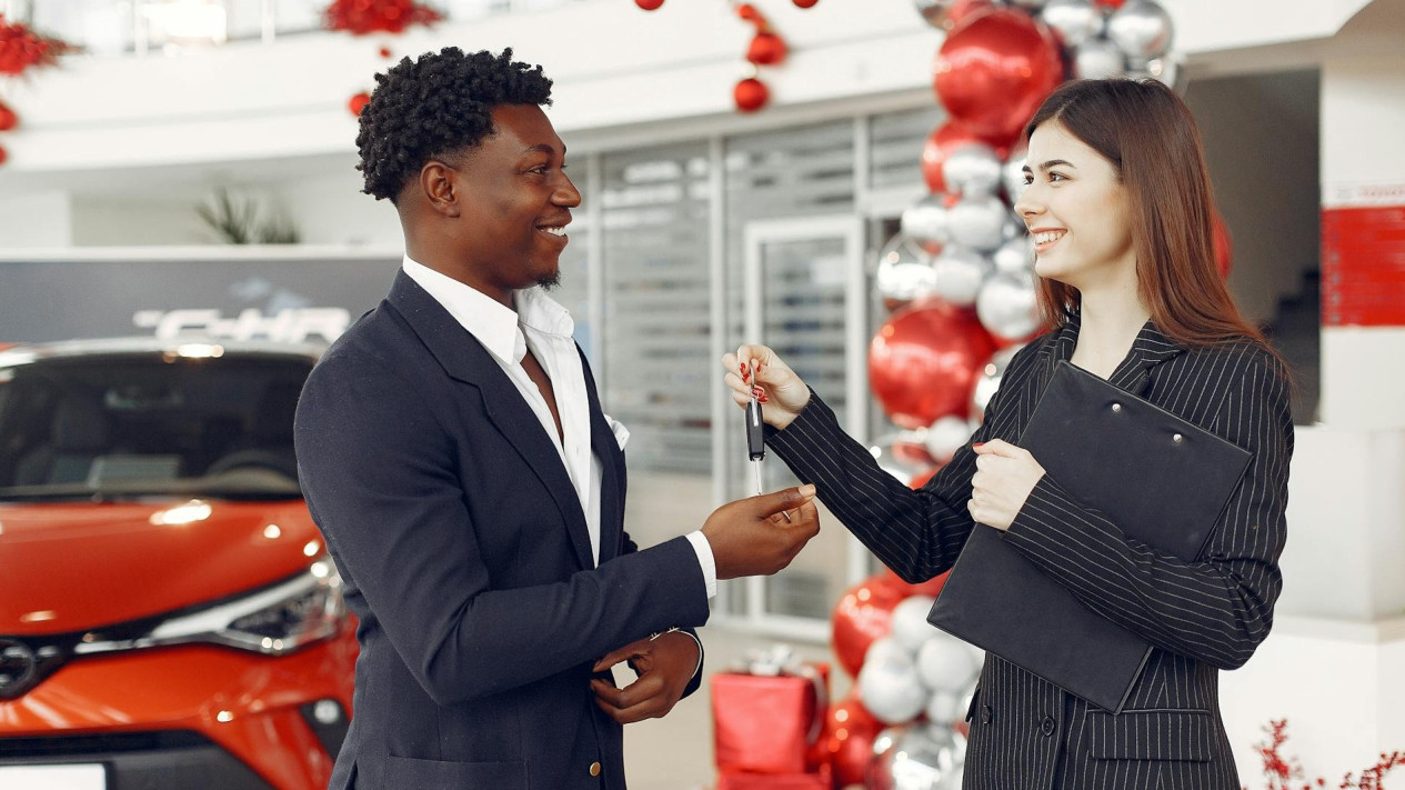 Ingin Beli Mobil Pertama, Beli Baru atau Cukup Second Aja? Ternyata Sebaiknya yang Dipilih...
            - galeri foto