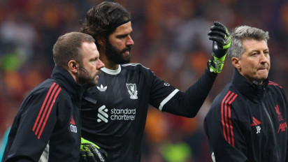 Liverpool Krisis! Alisson Becker Cedera Hamstring Absen Panjang Hingga Lewati Jeda Internasional
