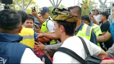 Marquez saat tiba di Bandara Internasional Lombok, Nusa Tenggara Barat di Lombok Tengah, Rabu (01/10/2025)