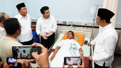 Menteri Sosial Jenguk Korban Selamat Tragedi Ambruknya Gedung Ponpes Al Khoziny di Sidoarjo