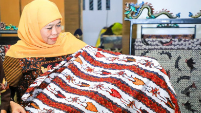 .Peringati Hari Batik Nasional 2025, Gubernur Khofifah Kenalkan Karya Wastra Batik Gerbang Baru Nusantara