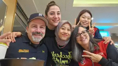 Megawati Hangestri bersama keluarga Giovanna Milana