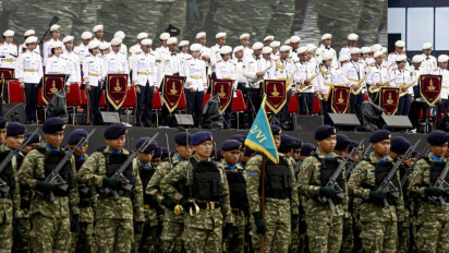 Bendera Merah Putih Robek Saat Gladi HUT ke-80 TNI, Kapuspen: Angin Kencang, Bahan Kurang Bagus