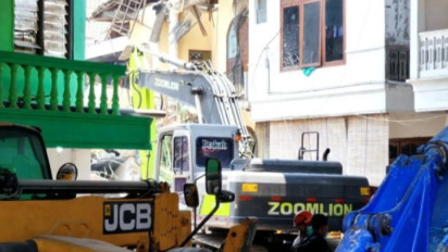 Di Tengah Jeritan dan Debu, Dokter Amputasi Darurat Lengan Santri Ponpes Al Khoziny: Saya Bertemu 2 Jenazah