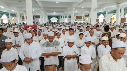 Ribuan Santri Gelar Salat Ghaib dan Tahlil untuk Korban Ambruknya Musala di Ponpes Al Khoziny Sidoarjo