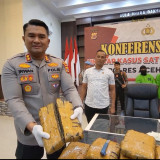 Bawa 67 Kilogram Ganja Kering dengan Mobil Rental, Dua Pria Diamankan Polisi di Pom Bensin