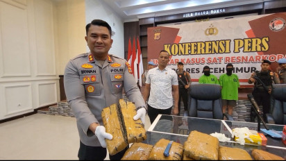 Bawa 67 Kilogram Ganja Kering dengan Mobil Rental, Dua Pria Diamankan Polisi di Pom Bensin
