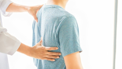 6 Kebiasaan Sehari-Hari yang Tidak Anda Sadari Dapat Menyebabkan Tulang Belakang Bengkok