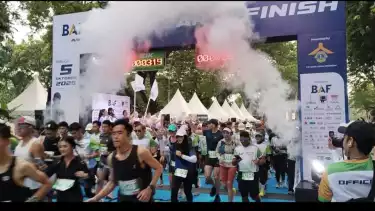 Aksi para peserta saat dimulainya Baflionsrun 2025