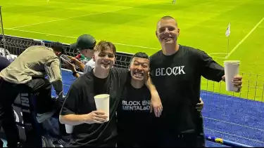 Pria asal London, Inggris, yakni Fredie Gentz dan Sam McFarlane, warga asal Skotlandia jadi Bobotoh Persib Bandung