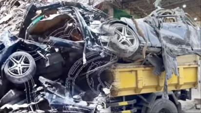 Mercy Mewah Ditemukan Ringsek di Bawah Reruntuhan Ponpes Al Khoziny Sidoarjo, Tim SAR Fokus Cari Korban