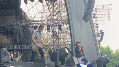 Padi Reborn Buka Hari Ketiga Synchronize Fest 2025