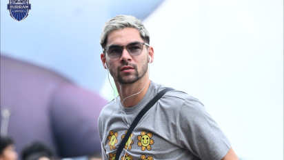 Dilaporkan Cedera, Sandy Walsh Malah Main Bersama Shayne Pattynama Jadi Starter Buriram United