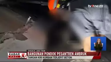Dokter melakukan amputasi darurat kepada korban selamat insiden runtuhnya bangunan Ponpes Al Khoziny Sidoarjo