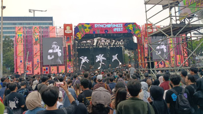 Bernadya Bikin Penonton Baper di Synchronize Fest 2025, Tutup Sore dengan “Apa Mungkin” yang Bikin Suasana Adem